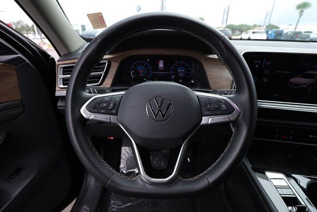 Used 2024 Volkswagen Atlas SE AWD/4WD image 11