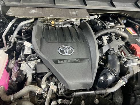 Used 2023 Toyota Highlander XLE image 31