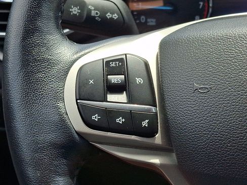 Certified 2022 Ford Explorer XLT w/ Equipment Group 202A RWD image 19