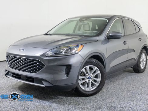 Used 2021 Ford Escape SE FWD image 3