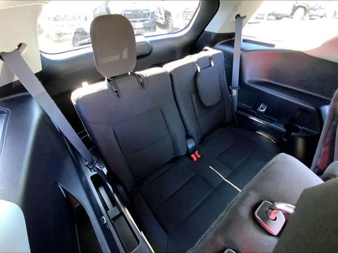 Used 2022 Ford Explorer XLT image 34