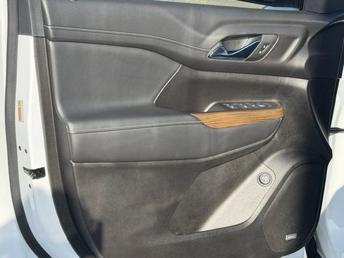 Used 2023 GMC Acadia SLE w/ Driver Convenience Package FWD image 17