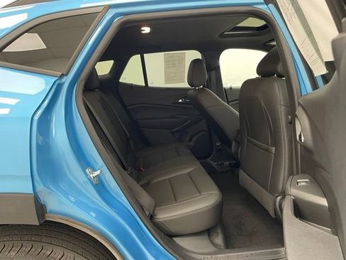 Used 2025 Chevrolet Trax RS w/ Sunroof Package FWD image 16