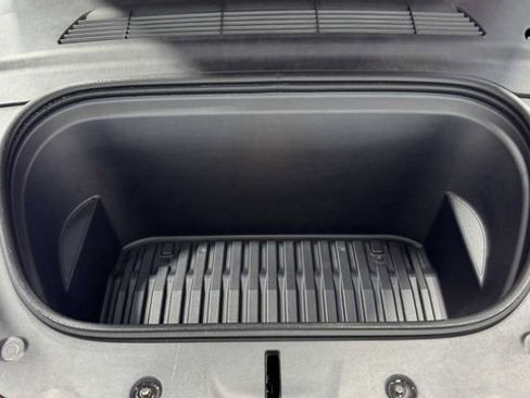 Used 2023 Tesla Model Y Long Range image 31