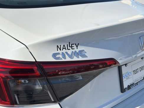 Used 2024 Honda Civic Touring image 10