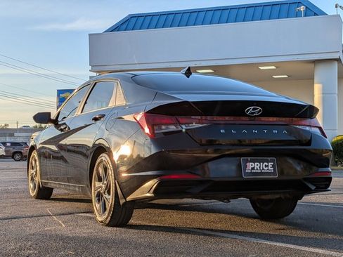 Used 2023 Hyundai Elantra SEL image 7