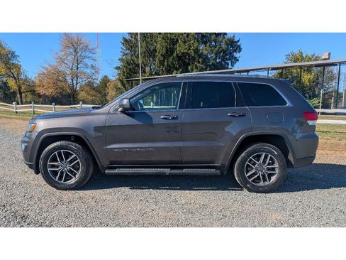 Used 2020 Jeep Grand Cherokee Laredo w/ Laredo X Package image 4