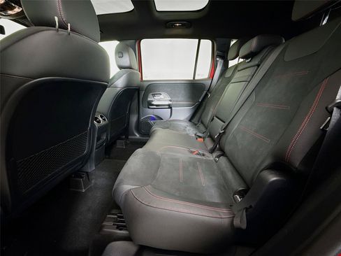 Used 2022 Mercedes-Benz GLB 250 4MATIC image 22