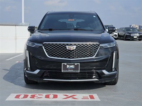 Used 2021 Cadillac XT6 Premium Luxury image 2