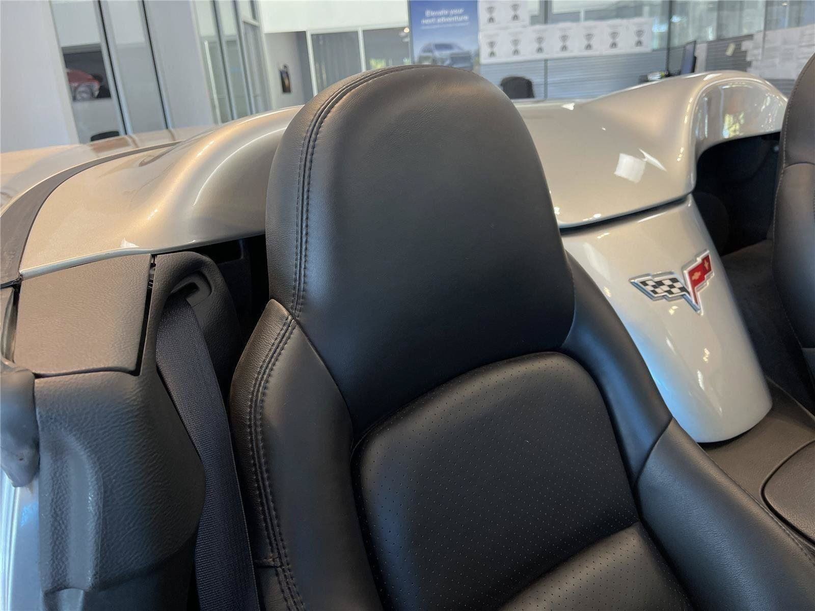 Used 2006 Chevrolet Corvette Convertible w/ Preferred Equipment Group RWD image 36