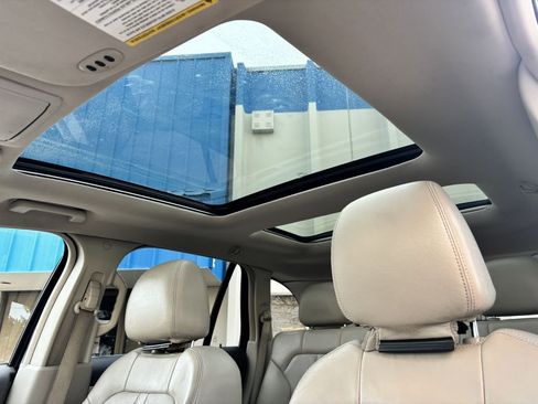 Used 2012 Lincoln MKX AWD image 19