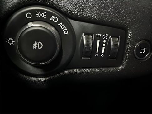 Used 2019 Jeep Cherokee Trailhawk image 36