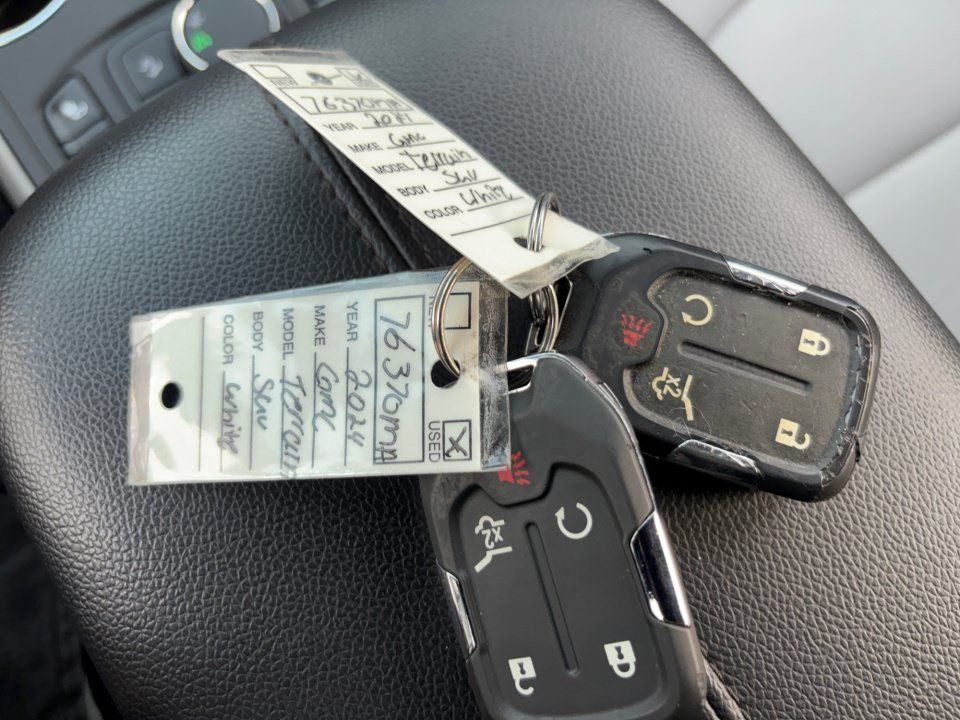 Used 2024 GMC Terrain SLT FWD image 35