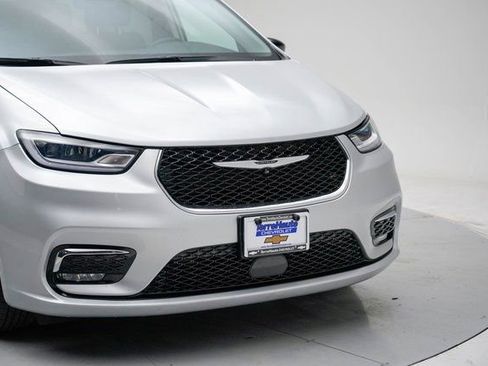 Used 2024 Chrysler Pacifica Touring-L image 13