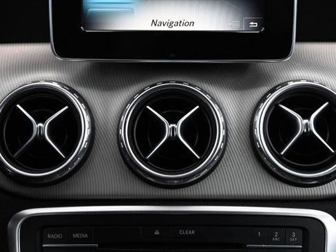 Used 2016 Mercedes-Benz GLA 250 4MATIC image 27