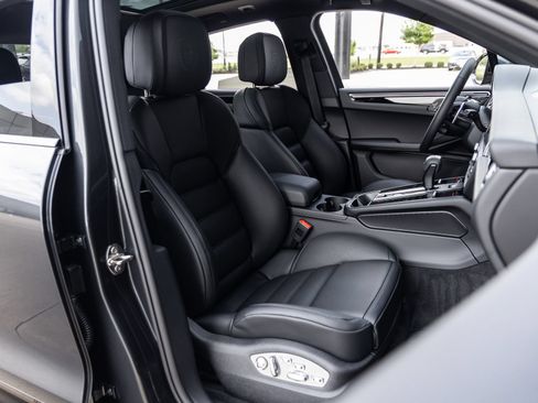 Certified 2026 Porsche Macan AWD/4WD image 46