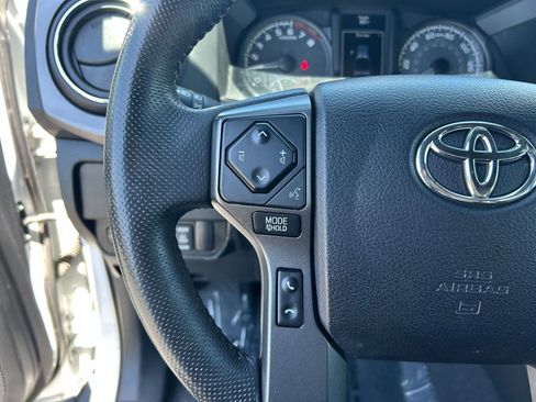 Used 2021 Toyota Tacoma TRD Off-Road w/ Technology Package AWD/4WD image 15