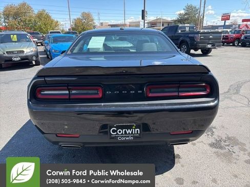Used 2019 Dodge Challenger SXT RWD image 6