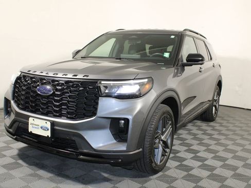 Certified 2025 Ford Explorer ST-Line w/ ST-Line Street Pack image 4