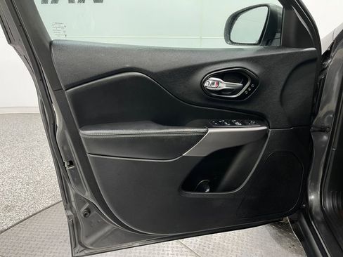 Used 2021 Jeep Cherokee Limited image 15