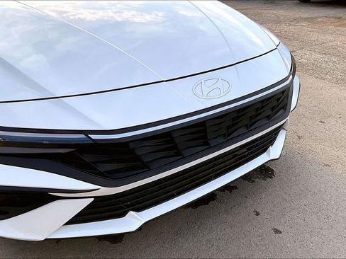 Used 2025 Hyundai Elantra SE image 21