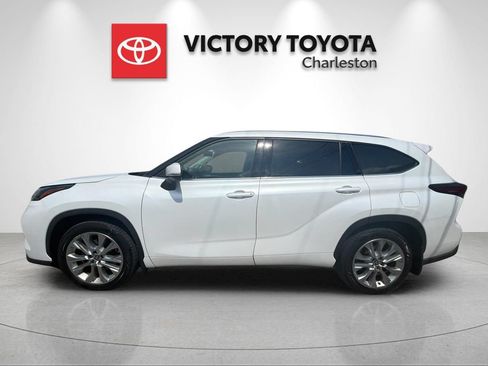 Used 2022 Toyota Highlander Limited AWD/4WD image 2