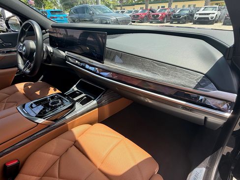 Used 2023 BMW 740i RWD image 20