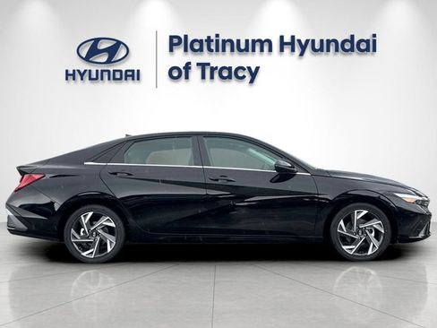 New 2026 Hyundai Elantra Limited FWD image 3