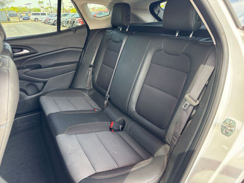 Used 2025 Chevrolet Trax LT image 37