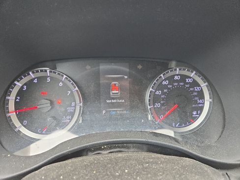 Used 2020 Toyota Highlander LE AWD/4WD image 8