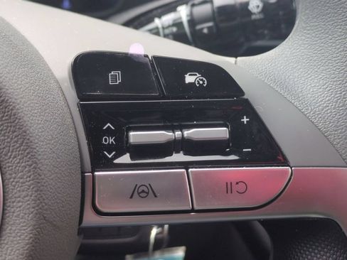 Certified 2025 Hyundai Elantra SE FWD image 15