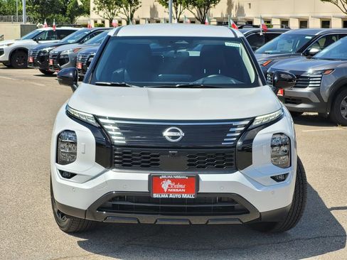 New 2026 Nissan Rogue SL AWD/4WD image 2