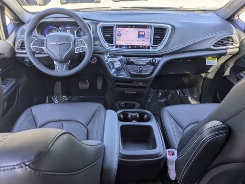New 2026 Chrysler Pacifica Select AWD/4WD image 21