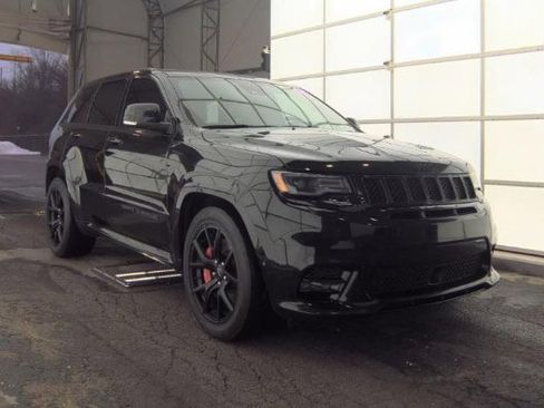 Used 2018 Jeep Grand Cherokee SRT image 2