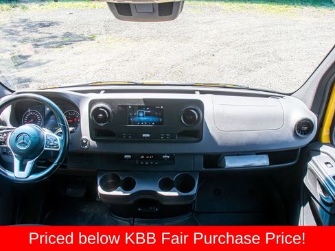 Used 2021 Mercedes-Benz Sprinter 2500 image 17