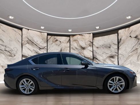 Used 2022 Lexus IS 300 RWD image 4