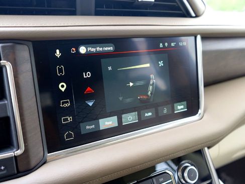 Used 2022 GMC Yukon Denali w/ Denali Premium Package AWD/4WD image 17