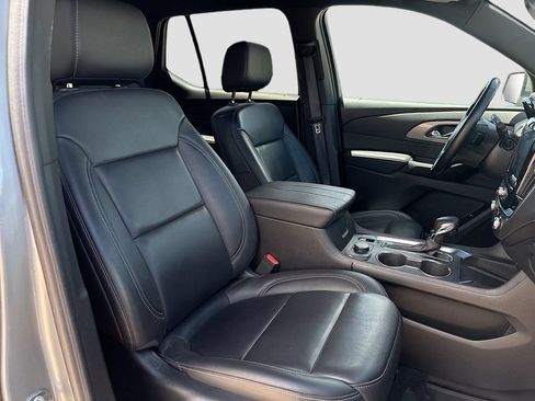 Used 2023 Chevrolet Traverse LT w/ LPO, Floor Liner Package AWD/4WD image 28