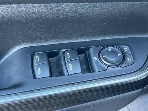 Used 2023 GMC Acadia SLT image 12