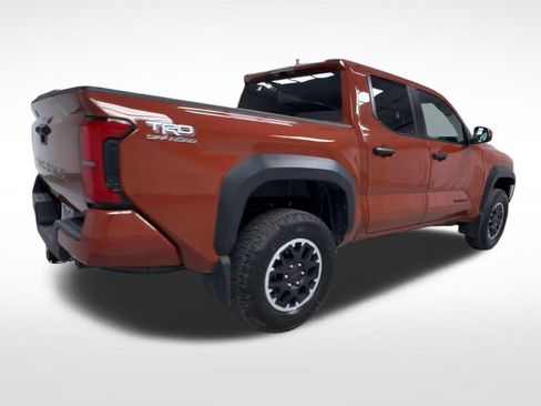 Used 2025 Toyota Tacoma TRD Off-Road AWD/4WD image 11
