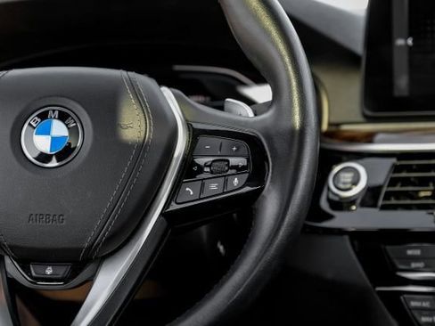 Used 2023 BMW 530e RWD image 28
