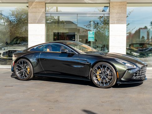 Used 2025 Aston Martin V8 Vantage Coupe image 45