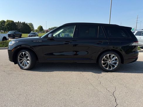 Used 2025 Lincoln Aviator AWD w/ Jet Appearance Package image 4