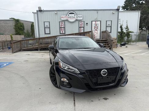 Used 2022 Nissan Altima 2.5 SR w/ Midnight Edition Package FWD image 5