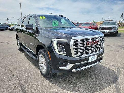 Used 2025 GMC Yukon XL Denali AWD/4WD image 3