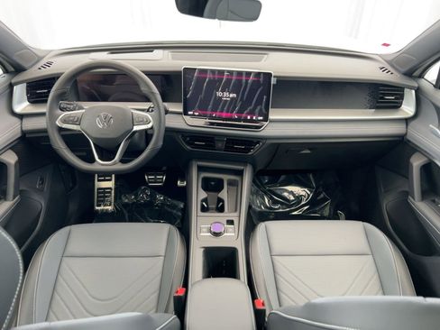 New 2026 Volkswagen Tiguan SE R-Line image 17