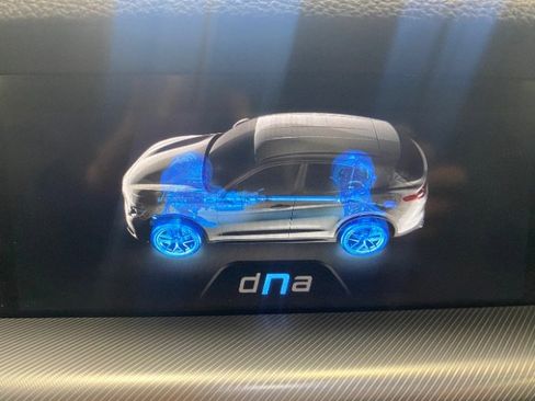 Used 2018 Alfa Romeo Stelvio Ti Sport image 27