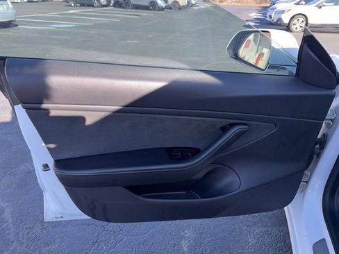 Used 2019 Tesla Model 3 Standard Range image 16