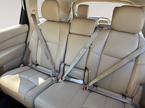 Used 2019 Nissan Pathfinder SL AWD/4WD image 13