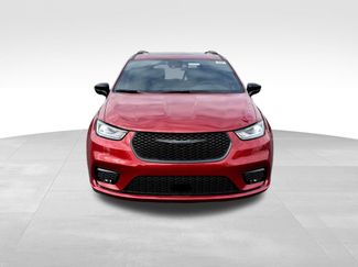 New 2026 Chrysler Pacifica Limited w/ Uconnect Theater Family Group video 2